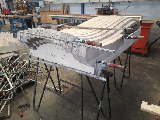 Mannes in de lijmtangen